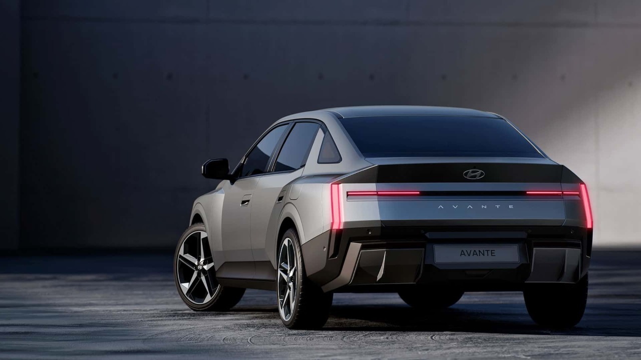 Hyundai Elantra 2027 сзади